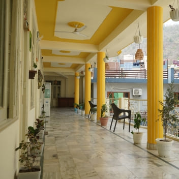  yoga retreat benefits